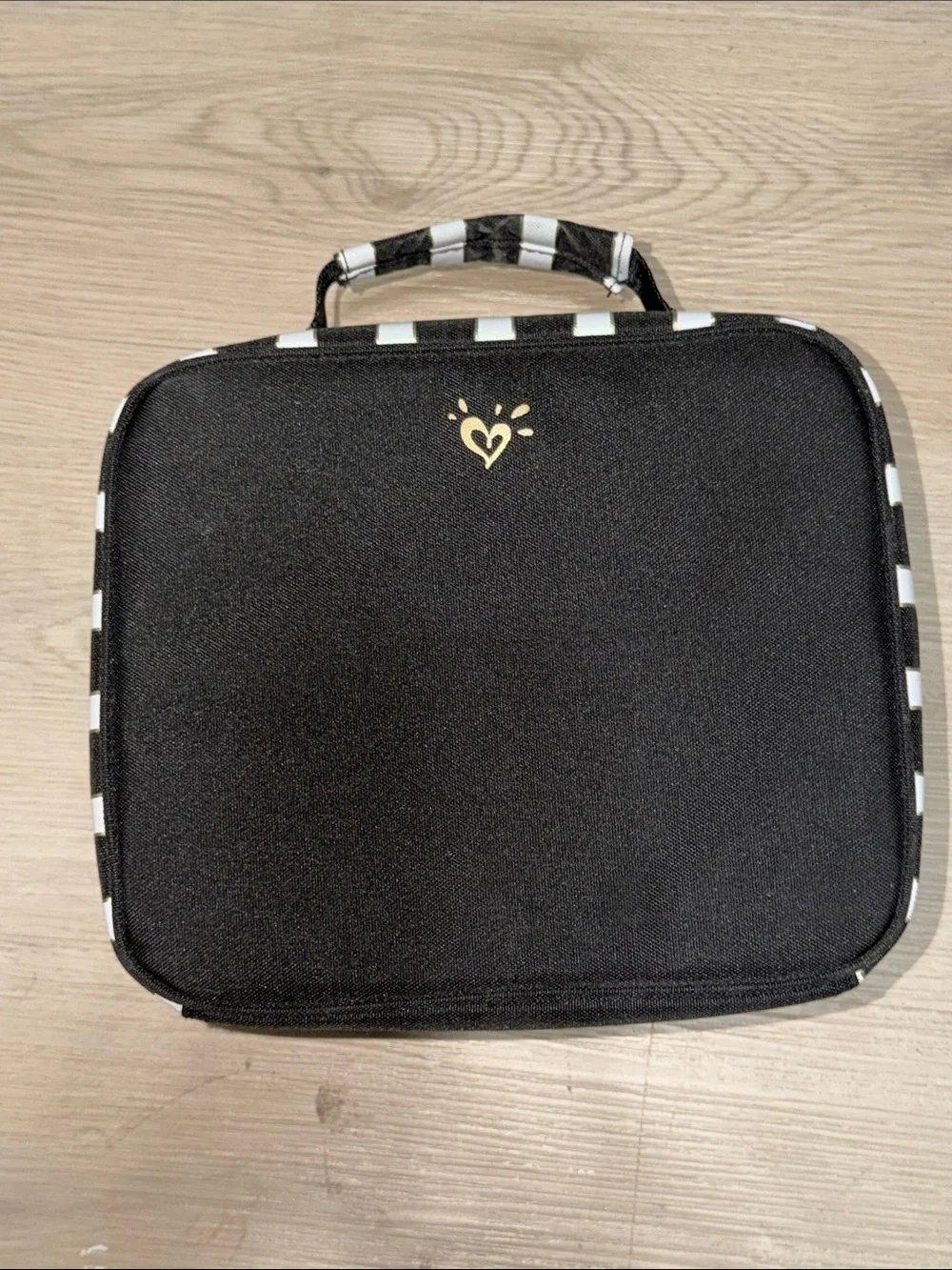 N/A stylish polka